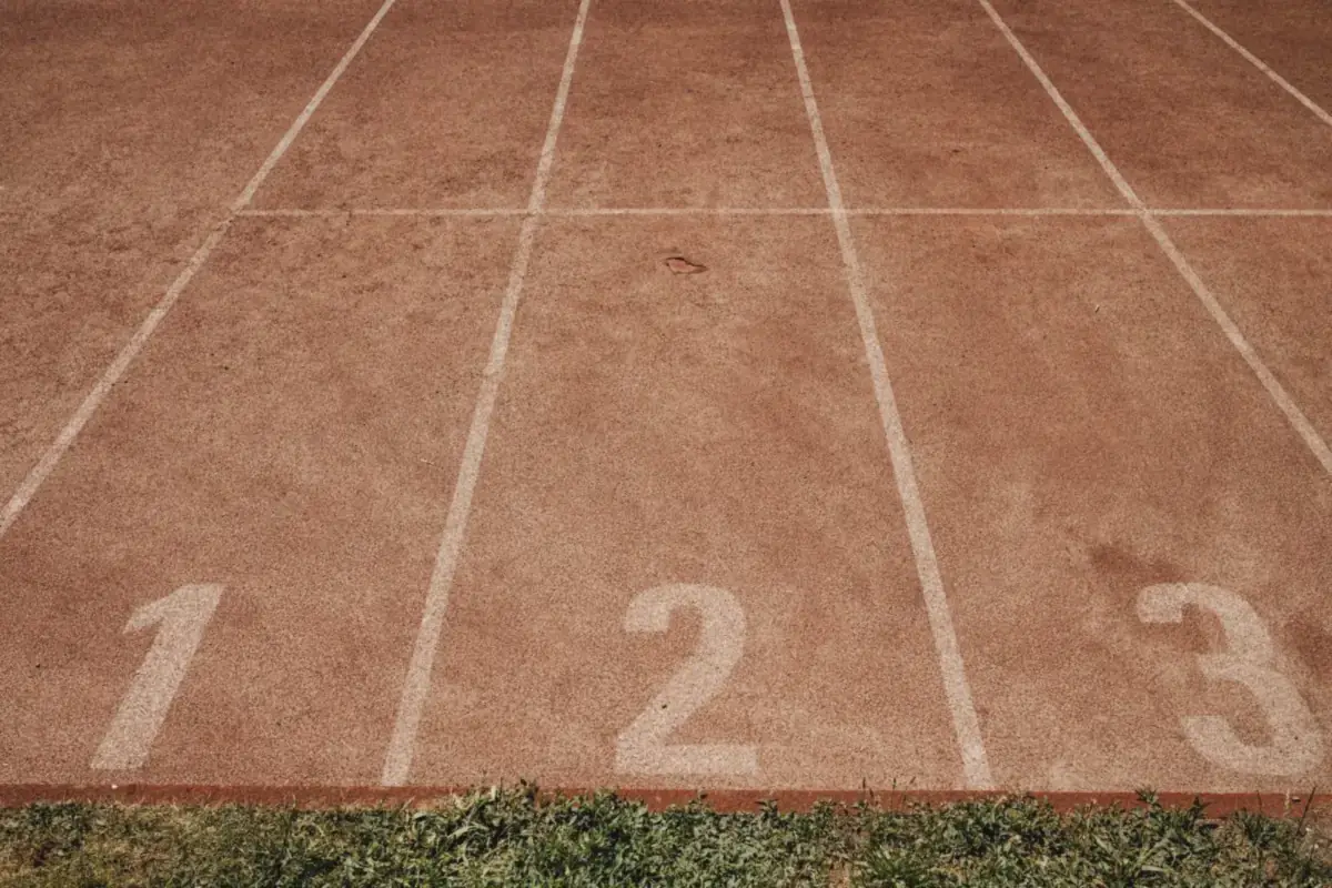 Running track lanes numbered 1, 2 and 3, like the three HIV tests planned around PEP